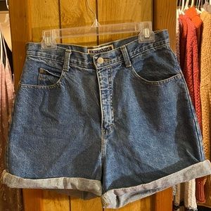 vintage secondhand jean shorts! quality condition